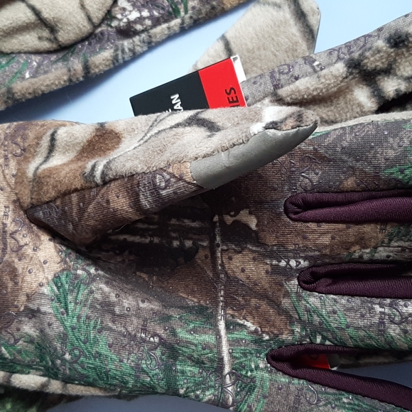 Realtree Women's non slip touch screen compatible fleece gloves - Picture 4 of 4